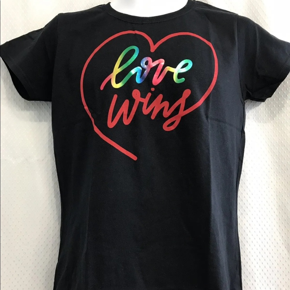 Gay Pride T-Shirt Love Wins